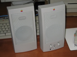 スピーカー「AppleDesign Powered Speakers」